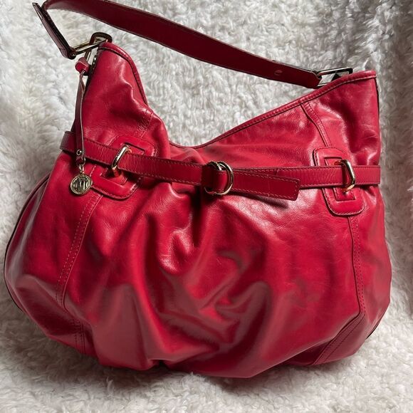 DKNY Red Leather hobo large satchel bag with gold tone accents and hardwares - Picture 5 of 12